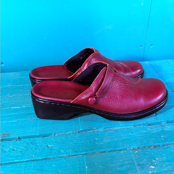 Clarks Vibrant Red Leather Clogs - Picture 5 of 11